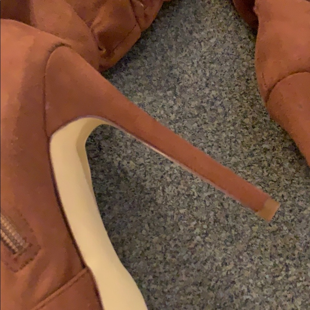 Boots - Picture 4 of 8